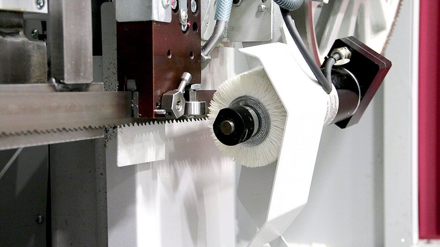 Behringer horizontal bandsaw HBE411A Dynamic electrically driven chip brush