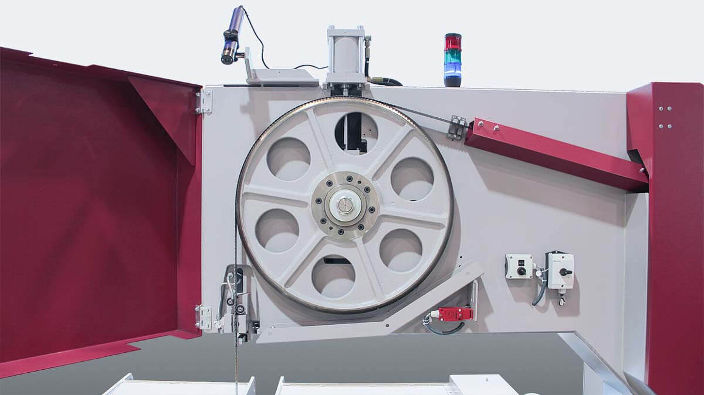 Behringer vertical bandsaw LPS20-120-6 band wheels made from vibration damping grey cast iron