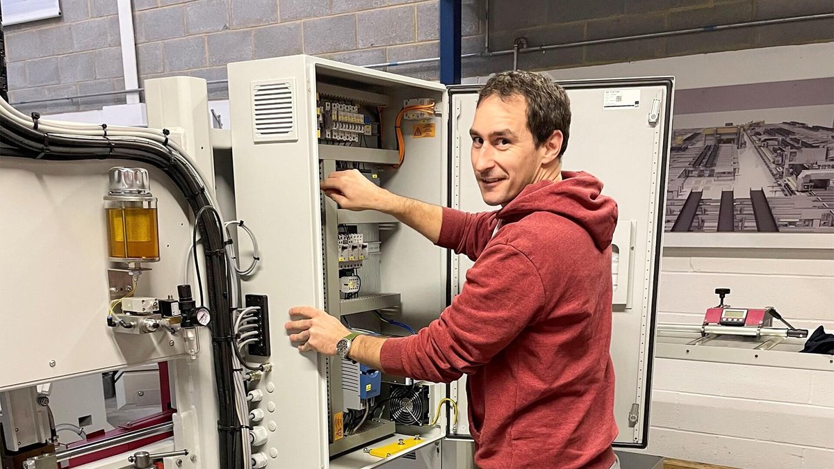 WANTED Field Service Engineer. Behringer Ltd BEHRINGER Gruppe